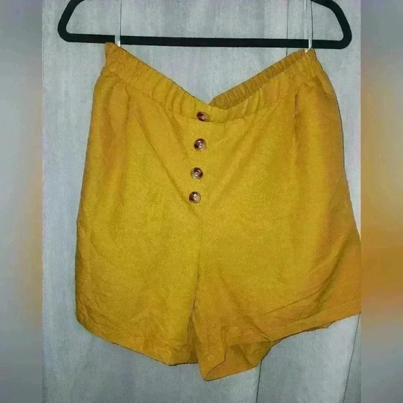 Bloomchic Yellow Slip-on Shorts Size 14-16 - Picture 1 of 4